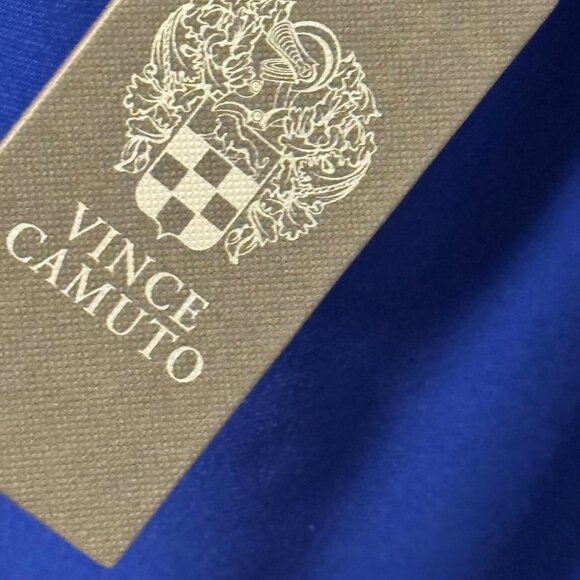 Vince Camuto V-Neck Blue Sleeveless Top Size 1X Polyester/Spandex Blend. NWT - Picture 3 of 12